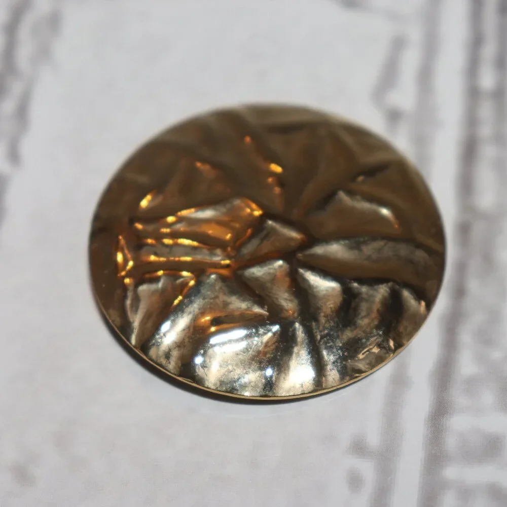 🟡✨🔗 VINTAGE GOLD TEXTURED CIRCLE SCARF CLIP · 1.75